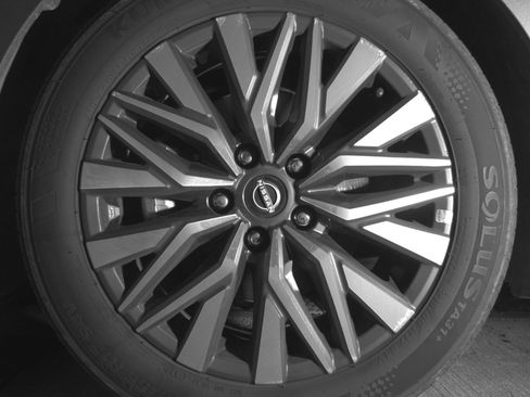 Used 2025 Nissan Altima 2.5 SV image 12