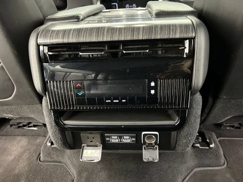 Used 2024 Jeep Wagoneer Series II w/ Flexible Seating Group RWD image 26