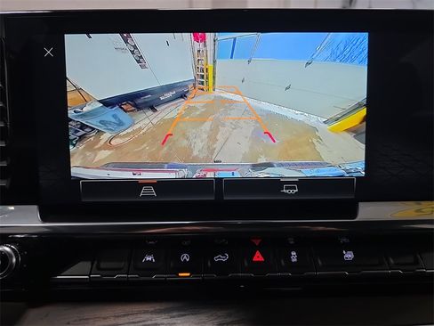 Certified 2025 GMC Sierra 1500 SLT image 23