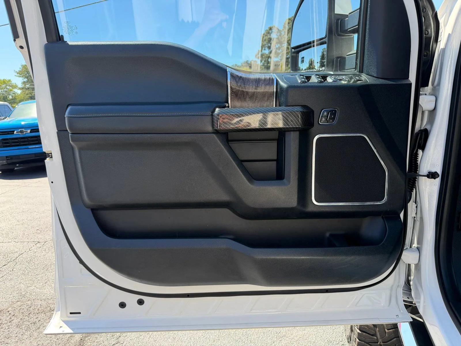 Used 2018 Ford F250 Lariat w/ Lariat Ultimate Package AWD/4WD image 23