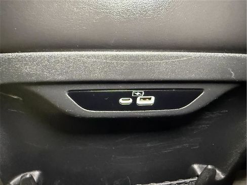 Used 2023 Chrysler Pacifica Touring-L image 20