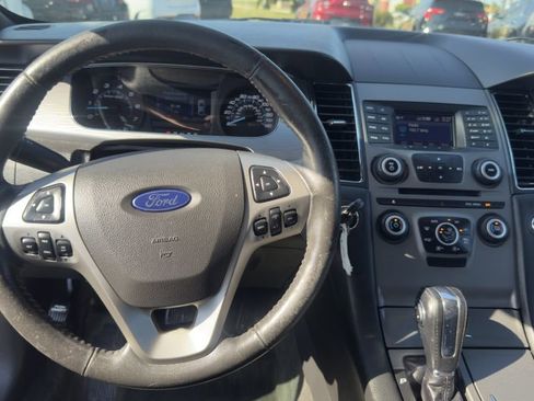 Used 2017 Ford Taurus SEL image 15