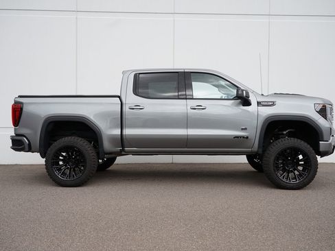 Used 2024 GMC Sierra 1500 AT4 image 2
