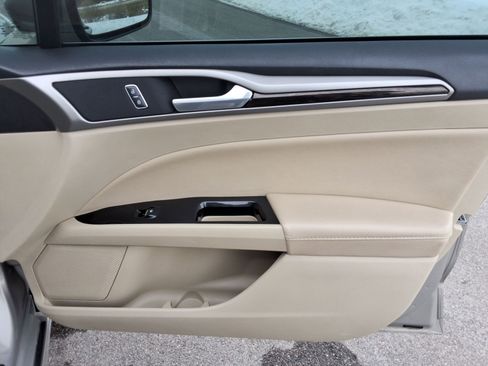 Used 2015 Ford Fusion SE w/ Equipment Group 202A image 23