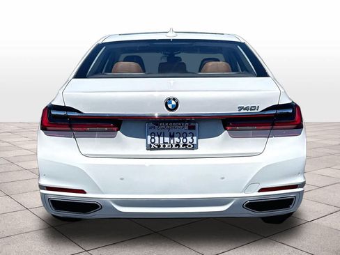 Used 2022 BMW 740i RWD image 8