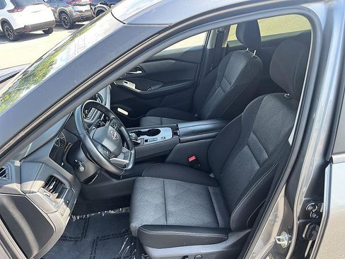 Certified 2025 Nissan Rogue SV FWD image 13