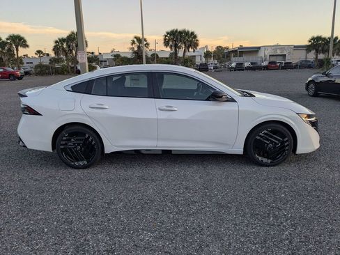 New 2026 Nissan Sentra SR w/ Floor Mat Package FWD image 3