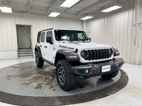 Used 2025 Jeep Wrangler Unlimited Rubicon AWD/4WD image 2