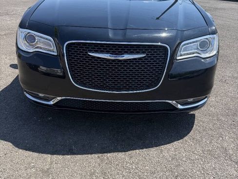 Used 2017 Chrysler 300 C RWD image 29