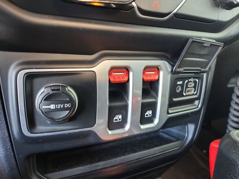 Used 2018 Jeep Wrangler Sport AWD/4WD image 27