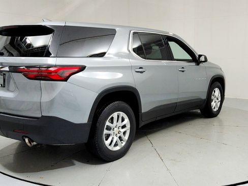 Used 2023 Chevrolet Traverse LS FWD image 5