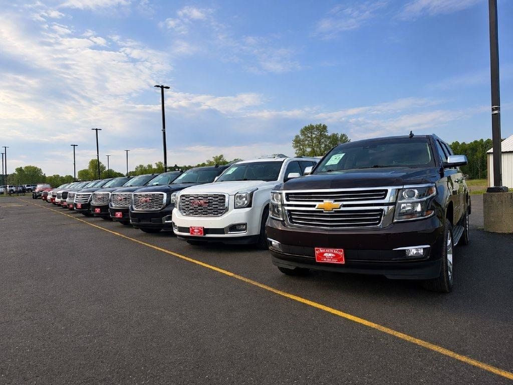 Used 2015 GMC Yukon Denali w/ Premium Package AWD/4WD image 2