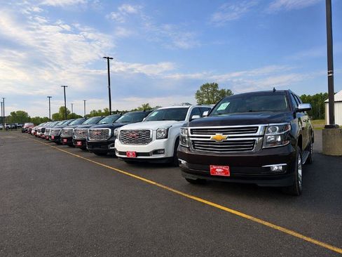 Used 2015 GMC Yukon Denali w/ Premium Package AWD/4WD image 2