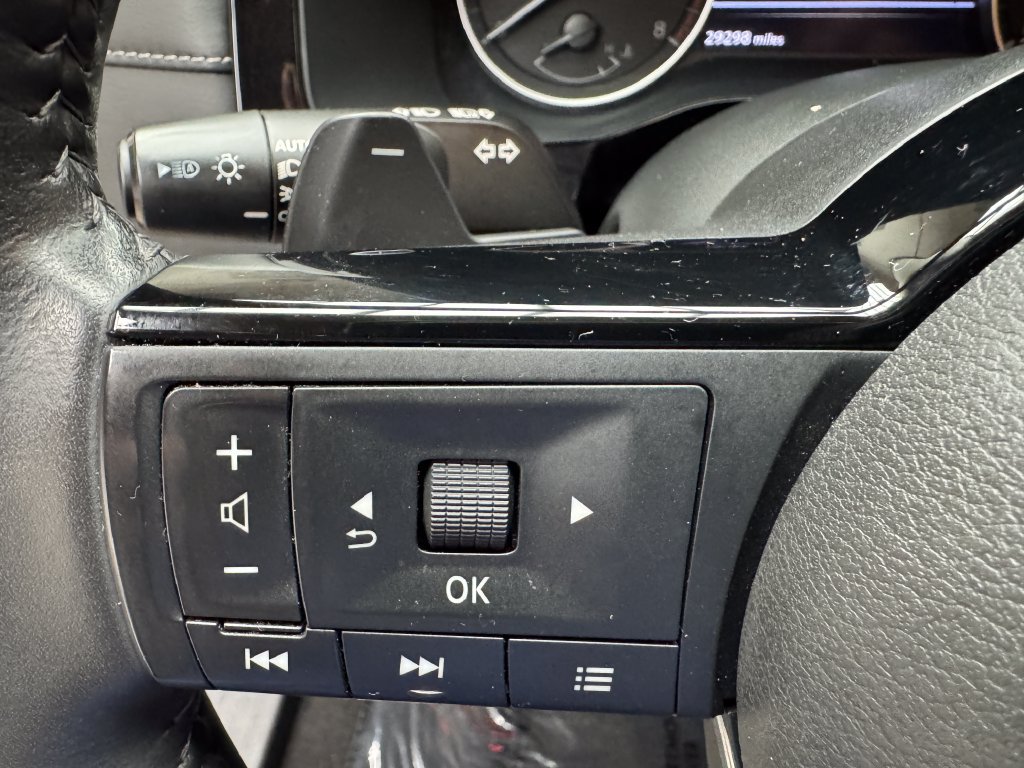 Used 2024 Nissan Pathfinder SL AWD/4WD image 14