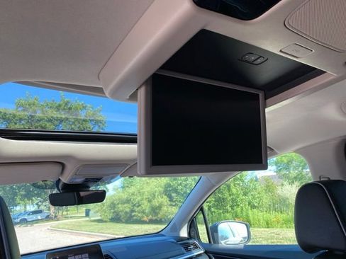 Used 2025 Honda Odyssey Touring image 3