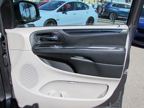 Used 2017 Dodge Grand Caravan SXT FWD image 32