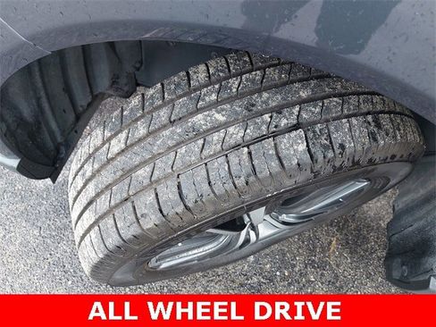 Used 2021 Toyota Venza LE image 32