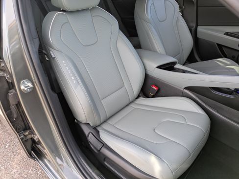 Certified 2024 Hyundai Elantra Limited image 10