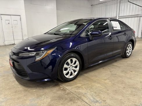 Used 2024 Toyota Corolla LE image 3