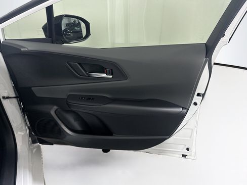 Used 2024 Toyota Prius XLE FWD image 31
