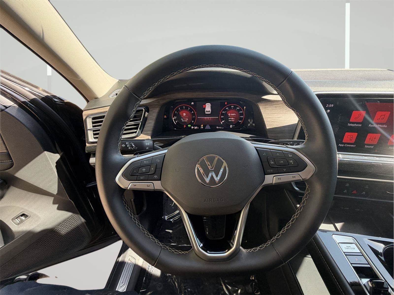 Used 2024 Volkswagen Atlas SEL AWD/4WD image 23