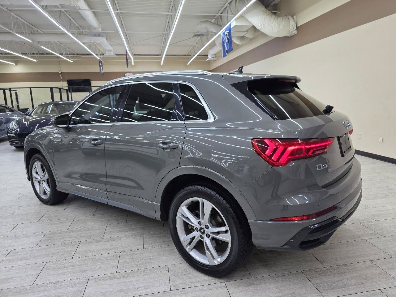 Used 2022 Audi Q3 2.0T Premium Plus w/ Premium Plus Package AWD/4WD image 8