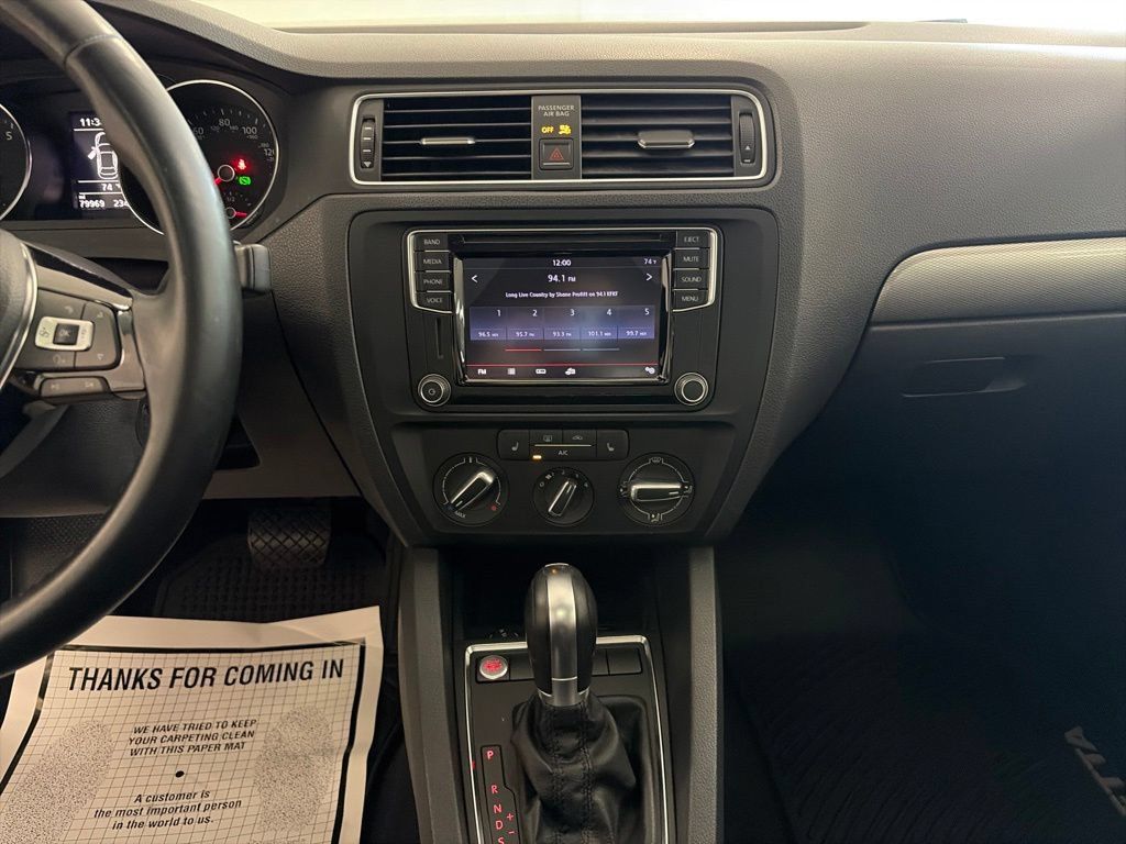 Used 2017 Volkswagen Jetta SE FWD image 15