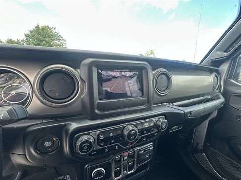 Used 2021 Jeep Gladiator Sport AWD/4WD image 34