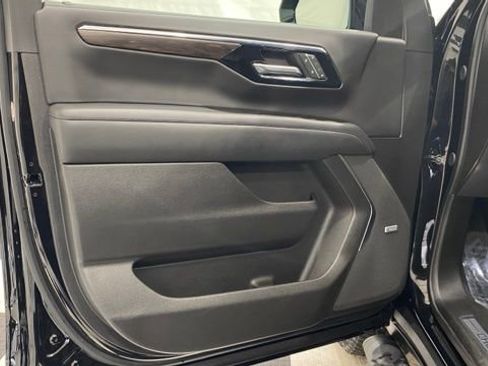 Used 2025 Chevrolet Tahoe Z71 w/ Comfort Package image 13