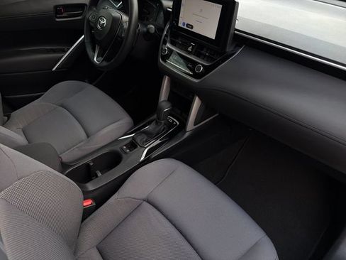 Used 2024 Toyota Corolla Cross AWD Hybrid w/ Moonroof Package image 17