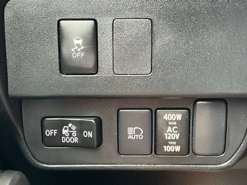 Used 2023 Toyota Tacoma TRD Off-Road AWD/4WD image 18