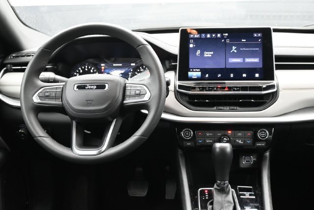 Used 2025 Jeep Compass Limited AWD/4WD image 7