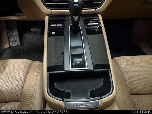Used 2022 Porsche Macan AWD/4WD image 16