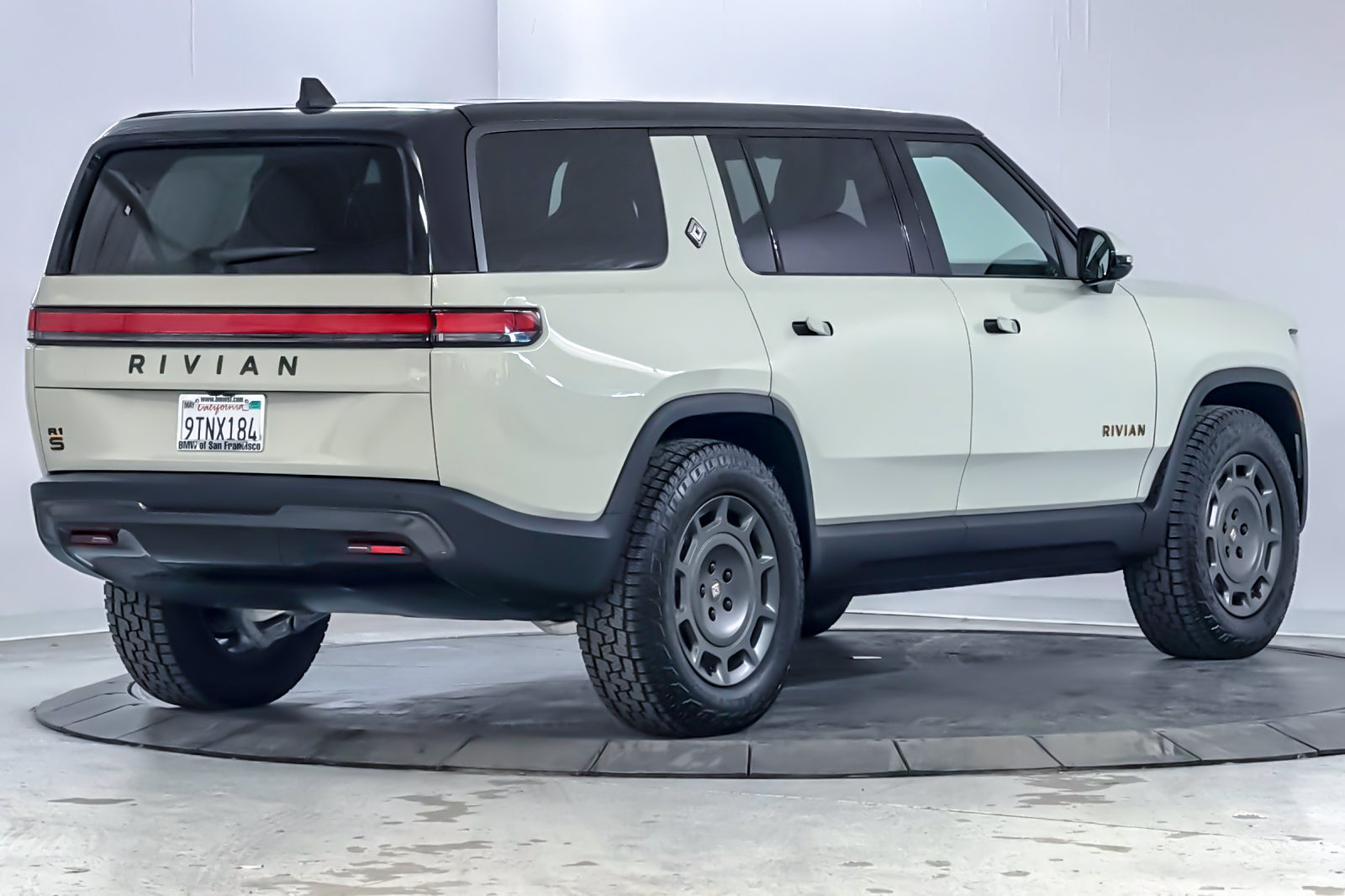 Used 2025 Rivian R1S Adventure Tri AWD/4WD image 2