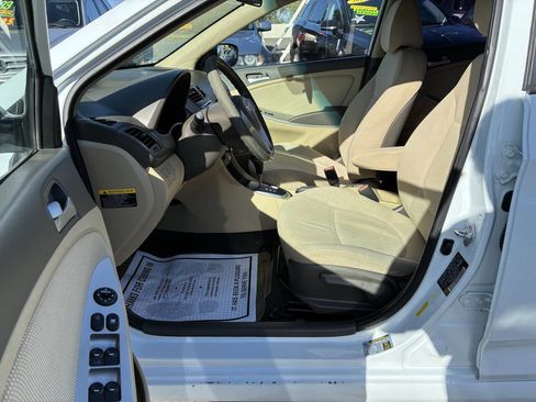 Used 2014 Hyundai Accent GLS image 3