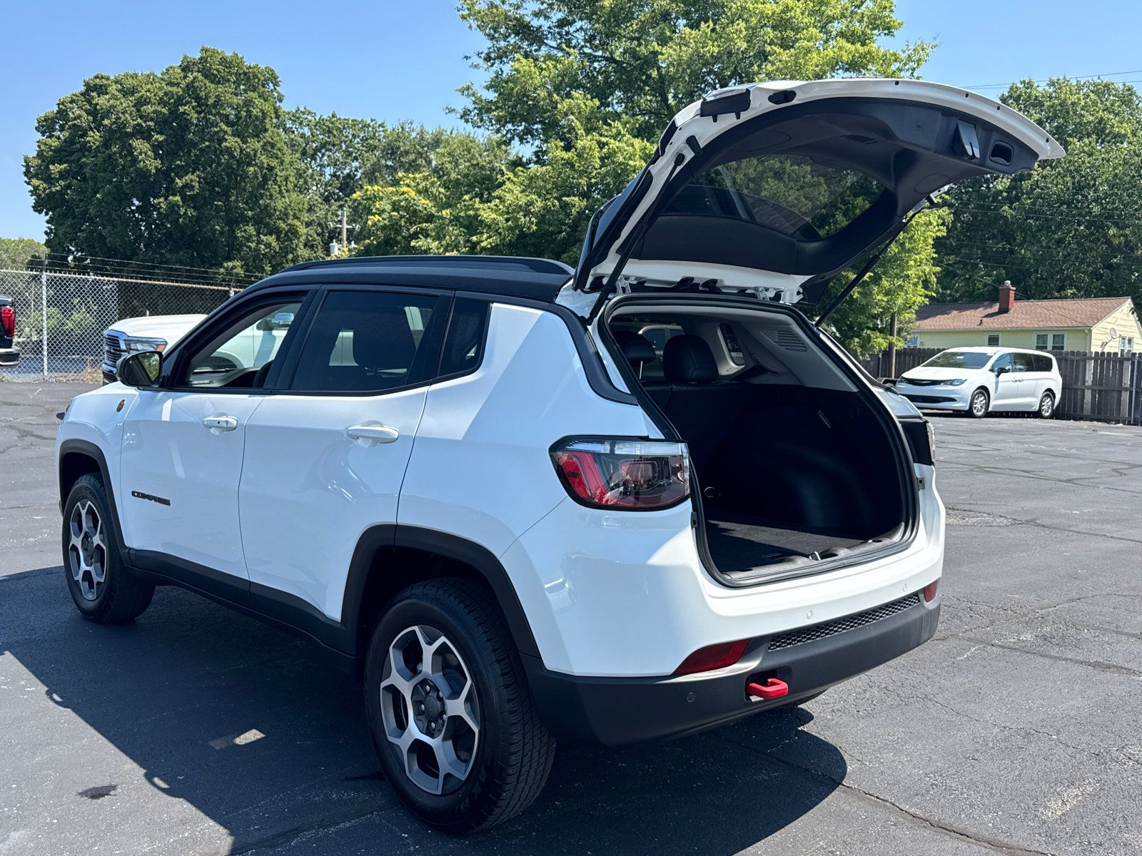 Used 2022 Jeep Compass Trailhawk AWD/4WD image 17