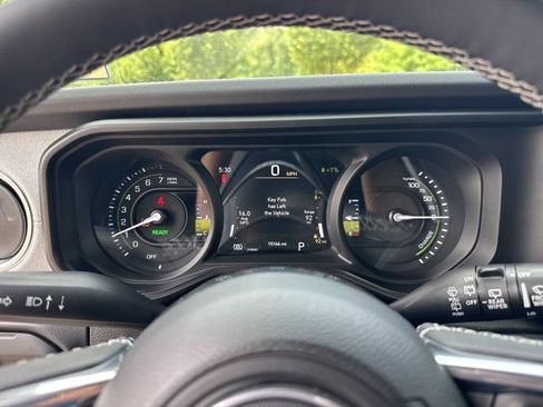 Certified 2025 Jeep Wrangler Unlimited Sahara w/ Safety Group AWD/4WD image 26