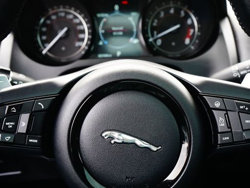 Used 2018 Jaguar F-TYPE R image 28