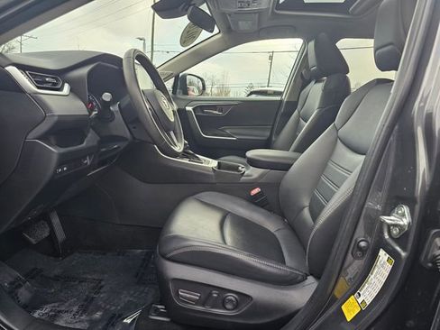Used 2020 Toyota RAV4 XLE Premium image 15