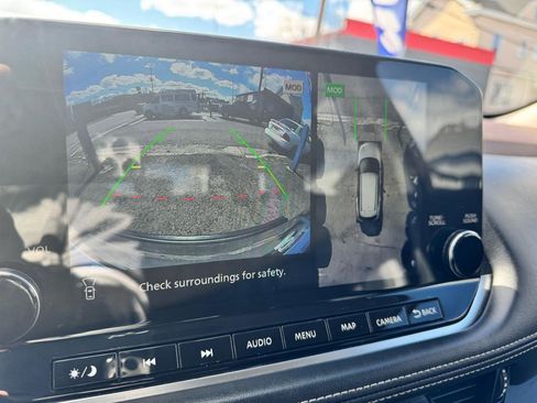 Used 2022 Nissan Rogue Platinum w/ Head-Up Display Package image 17