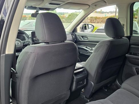 Used 2024 Nissan Pathfinder S image 20