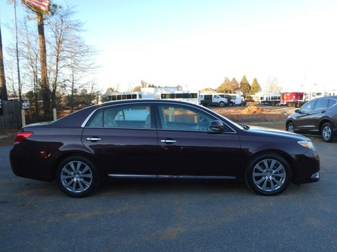 Used 2011 Toyota Avalon Limited image 4