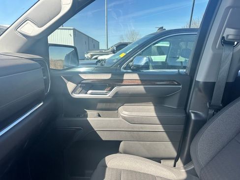 Used 2025 GMC Sierra 1500 Elevation image 33