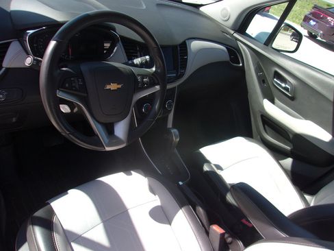 Used 2020 Chevrolet Trax LT w/ Driver Confidence Package AWD/4WD image 11