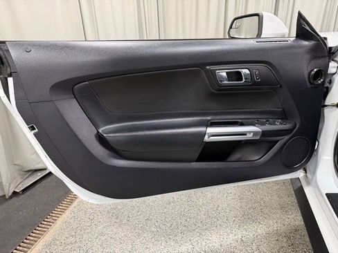 Used 2015 Ford Mustang V6 image 19