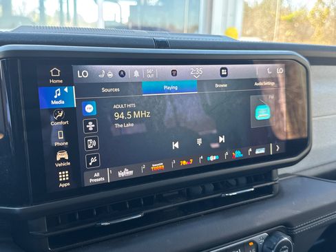 Used 2025 Jeep Wrangler Sahara image 26