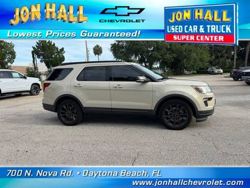 Used 2018 Ford Explorer XLT w/ Equipment Group 202A FWD image 13