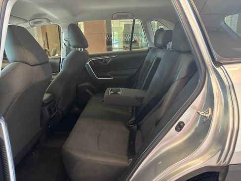 Used 2022 Toyota RAV4 LE AWD/4WD image 11