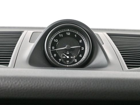 Certified 2026 Porsche Macan image 18