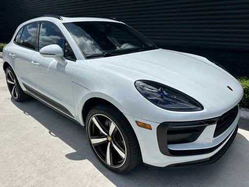Certified 2024 Porsche Macan AWD/4WD image 11